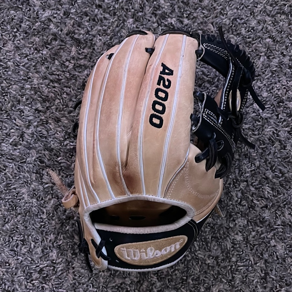 Pro issued Wilson a200 tan and black